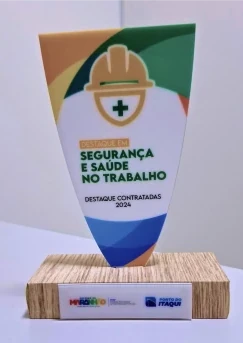 Belov recebe prêmio do Porto do Itaqui