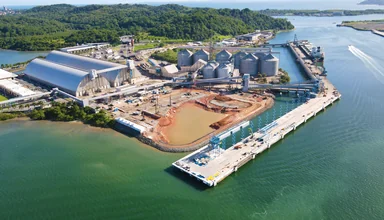 Construção de terminal para navios com retroárea
