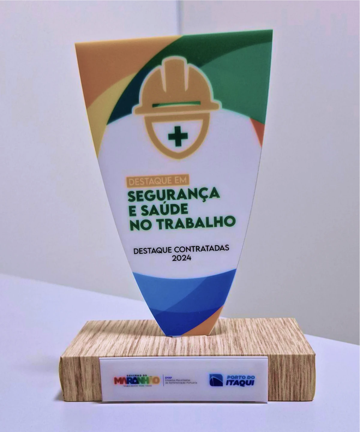 Belov recebe prêmio do Porto do Itaqui